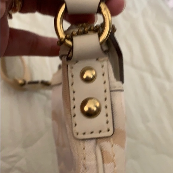 Coach Crossbody Classic Signature bag - Picture 10 of 15